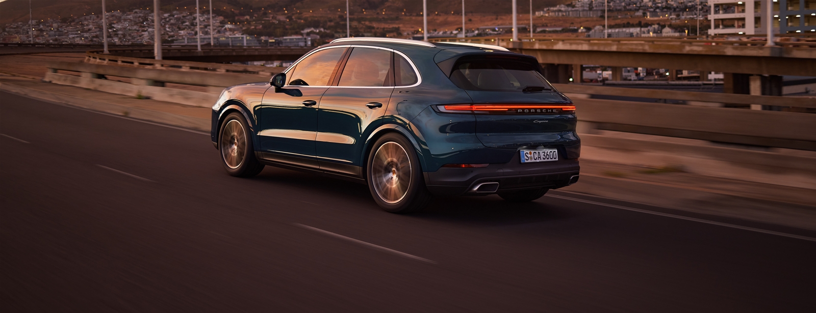 Porsche presenteert vernieuwde Cayenne. - Meer luxe, meer performance.